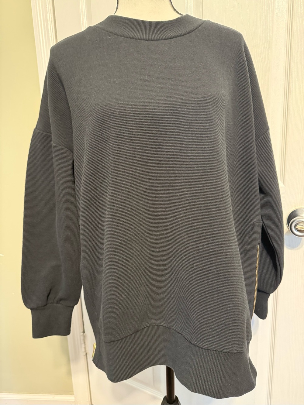 the Noli Shop Black Ribbed Crewneck Sweater